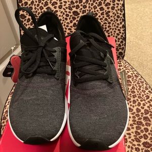 Brand new New Balance Lifestyle Comfort Black Women’s Sneakers size 8